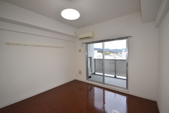 �y�����E���r���O�z�@