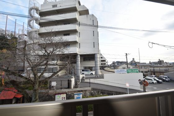 �y���]�z�@