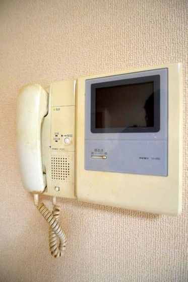 �y�Z�L�����e�B�z�@