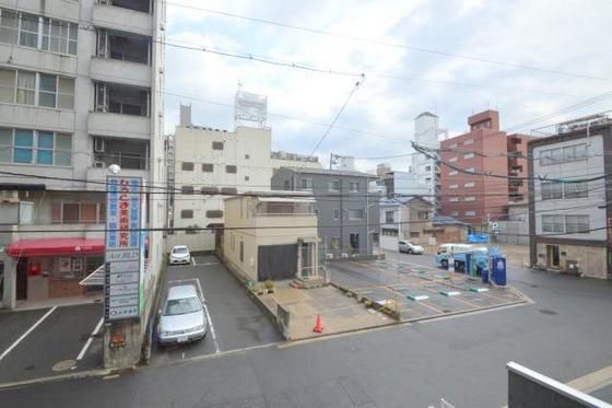 �y���]�z�@