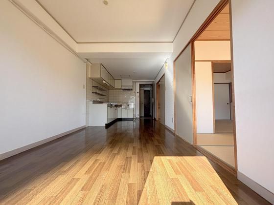 �y�����E���r���O�z�@