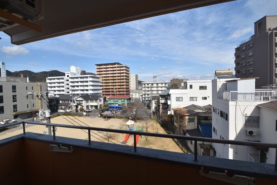 �y���]�z�@