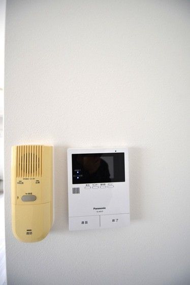 �y�Z�L�����e�B�z�@