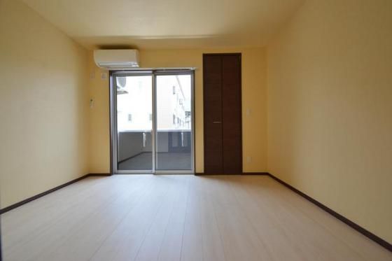 �y�����E���r���O�z�@