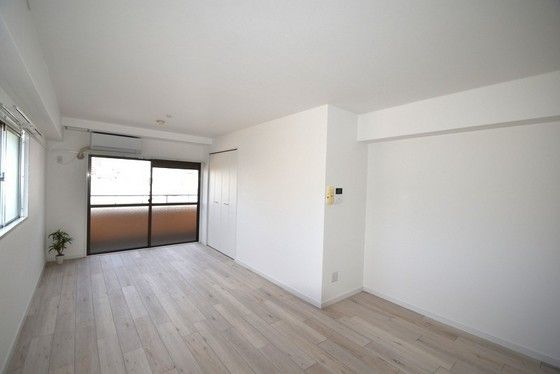 �y�����E���r���O�z�@