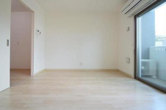 �y�����E���r���O�z�@