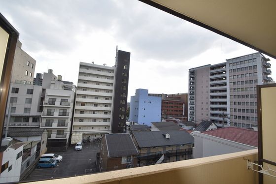 �y���]�z�@