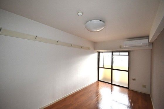 �y�����E���r���O�z�@