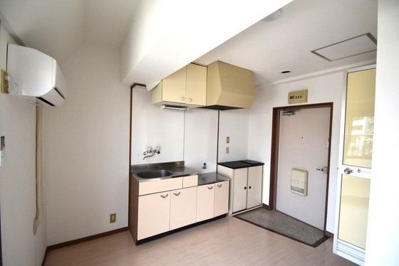 �y�����E���r���O�z�@