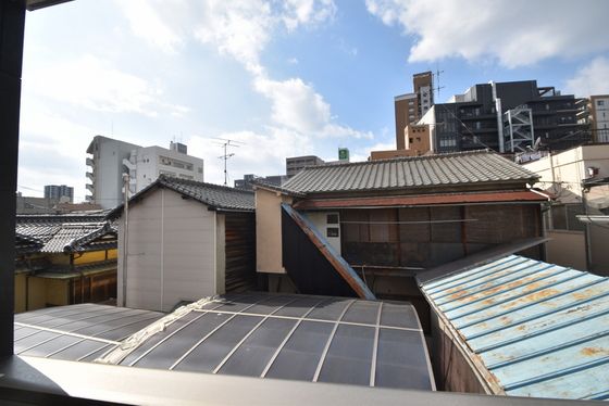 �y���]�z�@