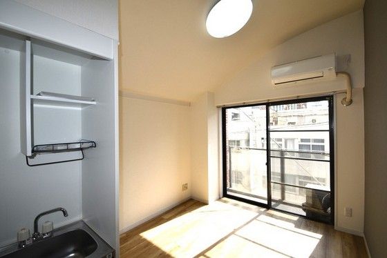 �y�����E���r���O�z�@