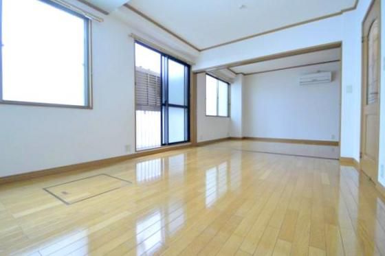 �y�����E���r���O�z�@