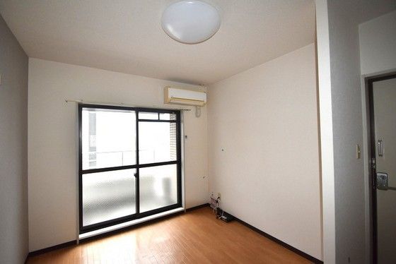 �y�����E���r���O�z�@