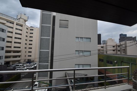 �y���]�z�@