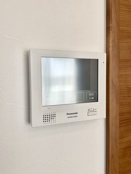 �y�Z�L�����e�B�z�@