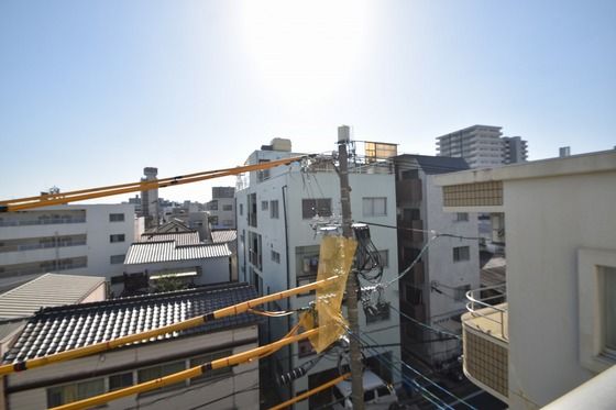 �y���]�z�@