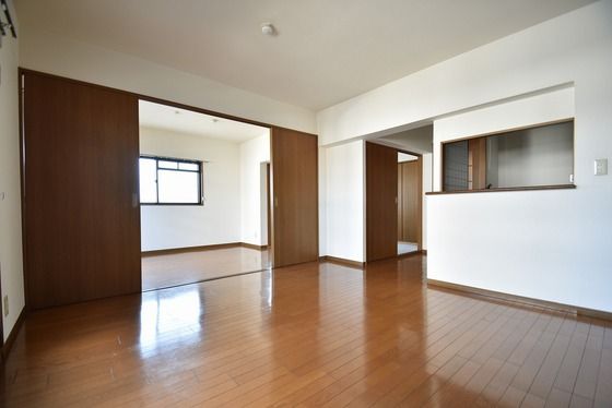 �y�����E���r���O�z�@