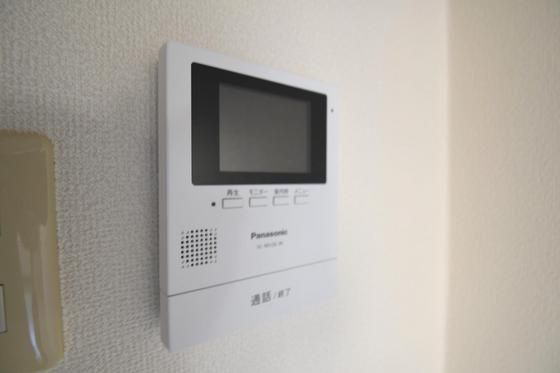 �y�Z�L�����e�B�z�@