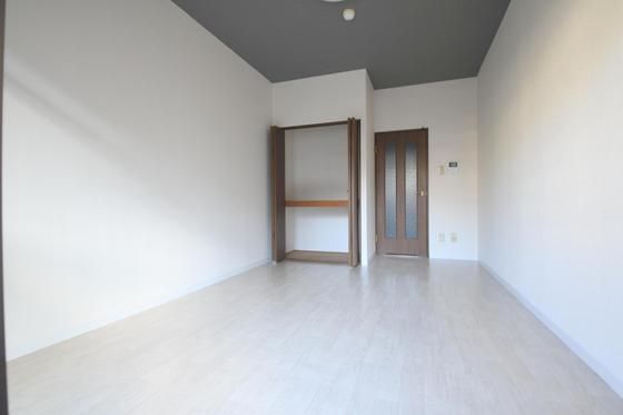 �y�����E���r���O�z�@