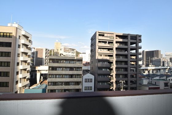 �y���]�z�@