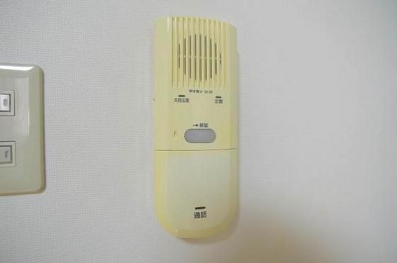 �y�Z�L�����e�B�z�@