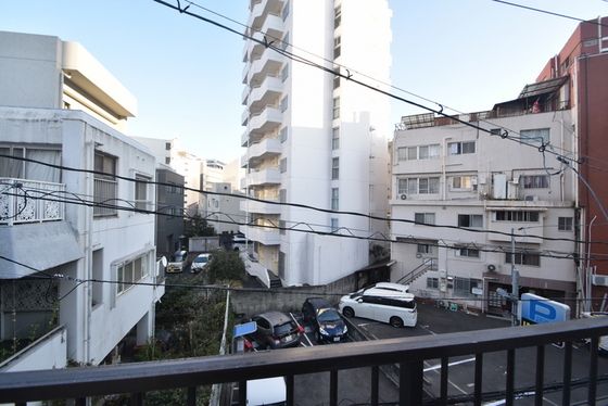 �y���]�z�@