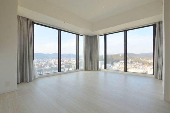 �y�����E���r���O�z�@