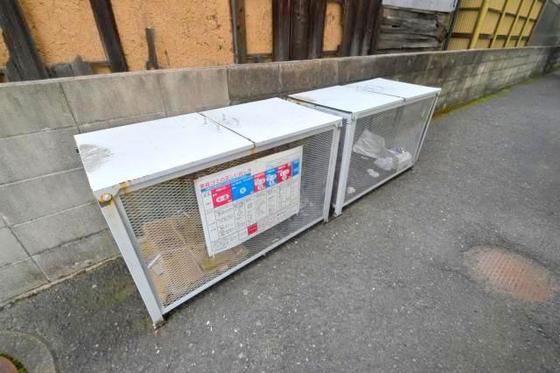 ���L���S�~�̂ď�