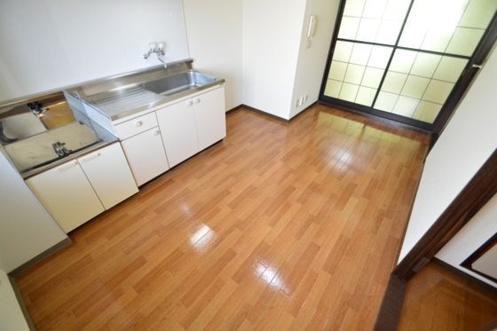 �y�����E���r���O�z�@���邢�L�b�`���ł���