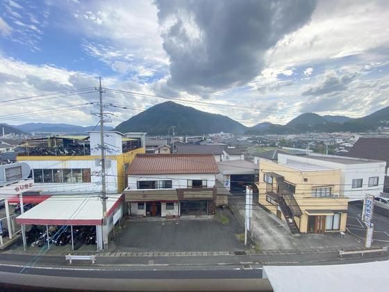 �y���]�z�@