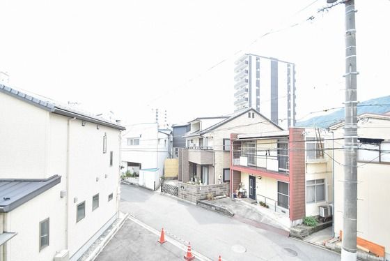 �y���]�z�@