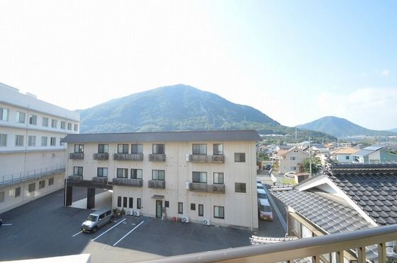 �y���]�z�@