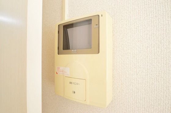 �y�Z�L�����e�B�z�@