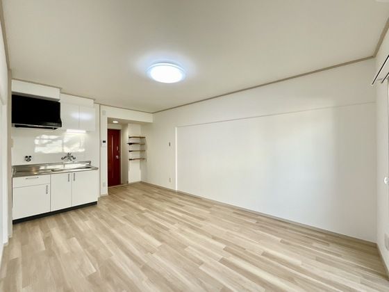 �y�����E���r���O�z�@