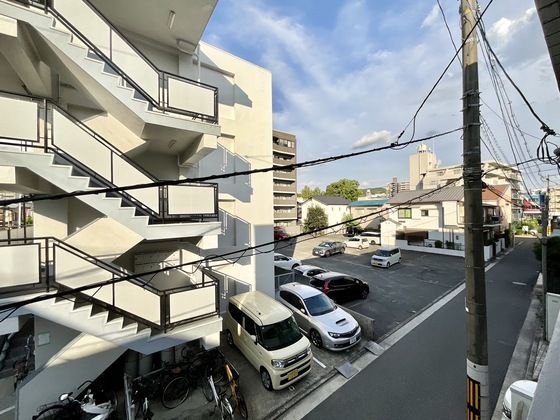 �y���]�z�@