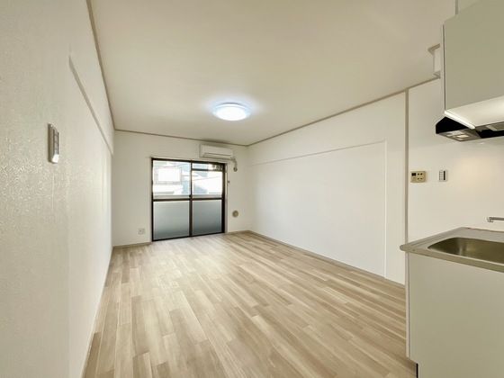 �y�����E���r���O�z�@