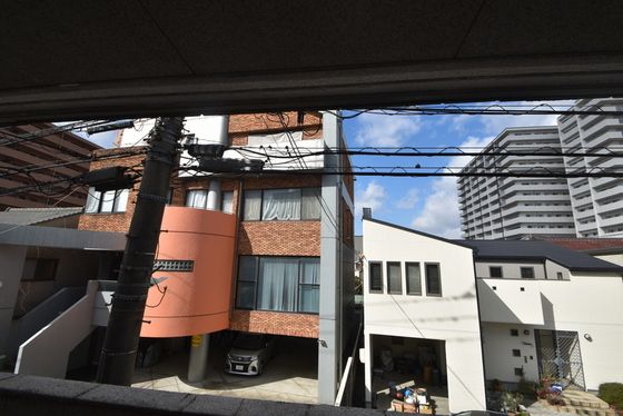 �y���]�z�@