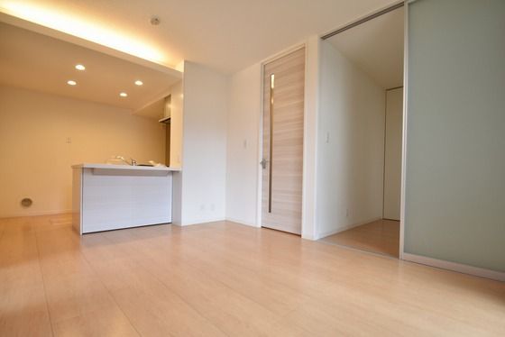 �y�����E���r���O�z�@