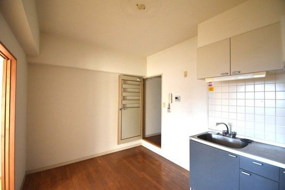 �y�����E���r���O�z�@