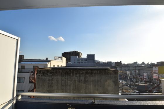 �y���]�z�@