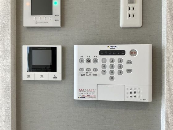 �y�Z�L�����e�B�z�@