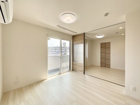 �y�����E���r���O�z�@