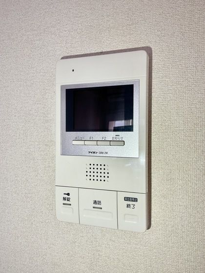 �y�Z�L�����e�B�z�@