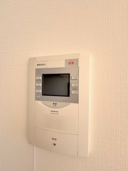 �y�Z�L�����e�B�z�@