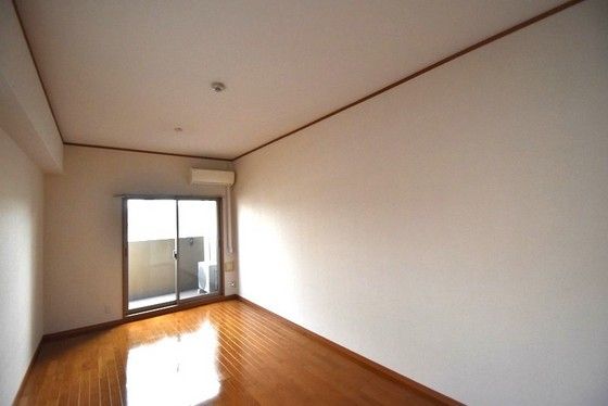 �y�����E���r���O�z�@