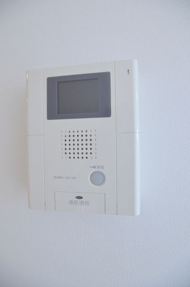 �y�Z�L�����e�B�z�@