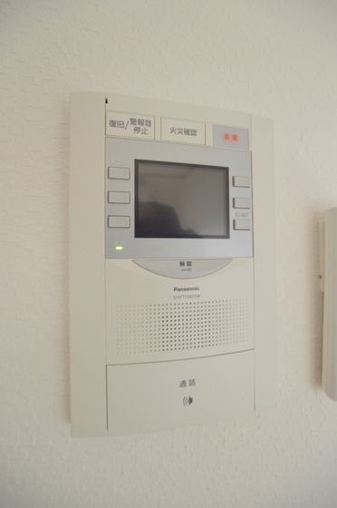 �y�Z�L�����e�B�z�@