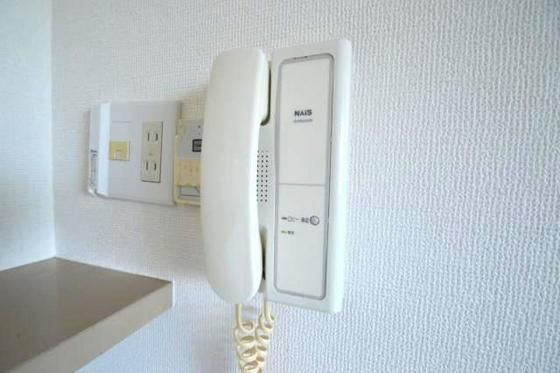 �y�Z�L�����e�B�z�@