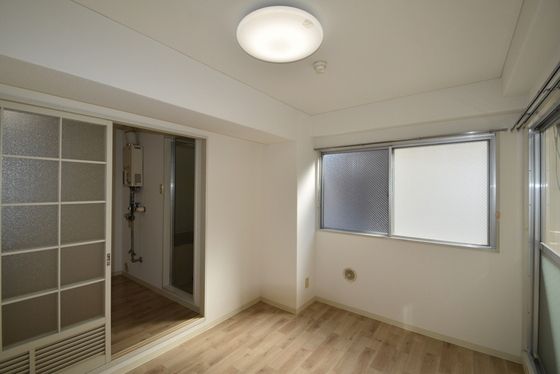 �y�����E���r���O�z�@