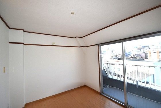 �y�����E���r���O�z�@